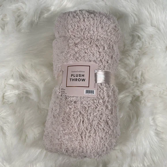 NWT - Plush Throw - Picture 2 of 5